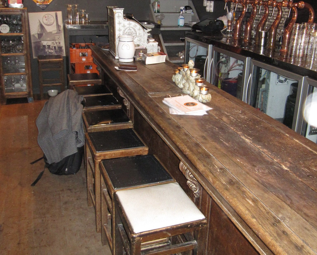 6 Things You Should Never Do At A Bar